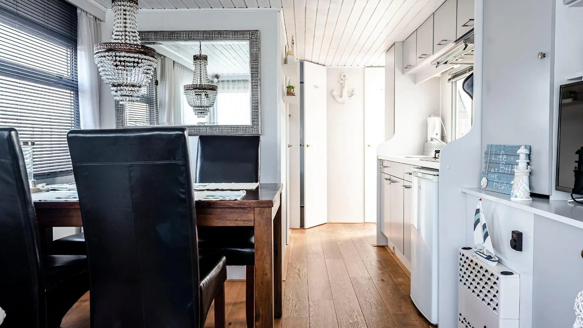 Family Chalet With Terrace And Parking زاندفورت