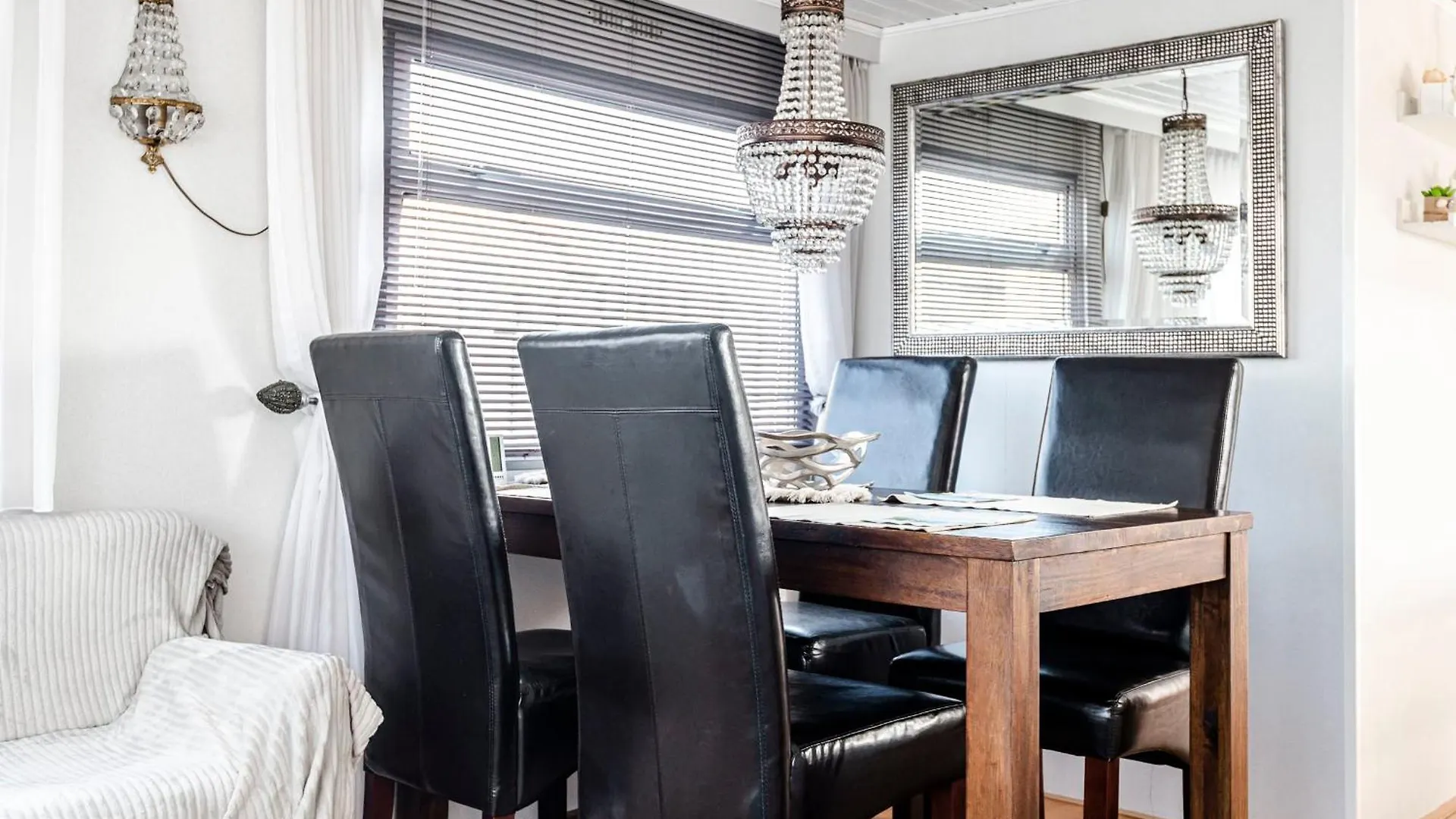 Family Chalet With Terrace And Parking زاندفورت